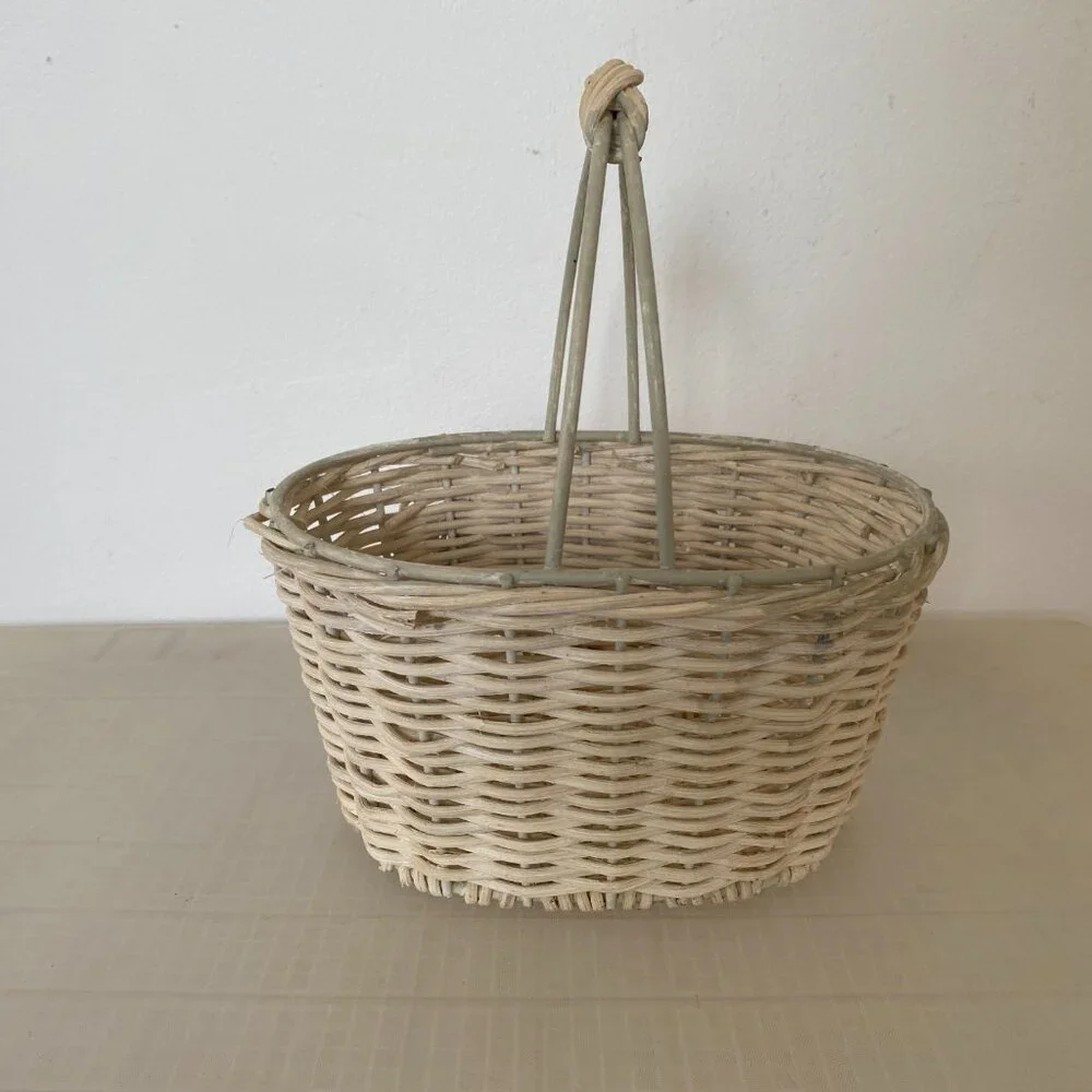 Bathroom Wicker Basket With Handle & 3-D Rose Design